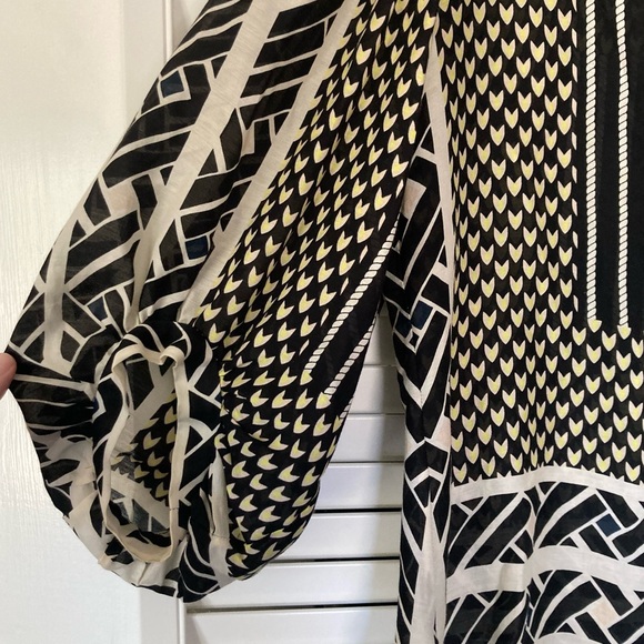 Diane von Furstenberg Multipattern Silk/Cotton Blouse Sz 6 - Picture 3 of 6